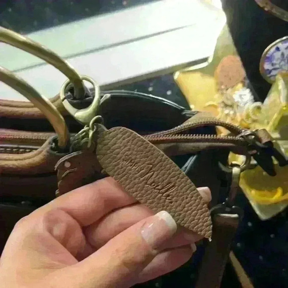 Simply Noelle Purse - Picture 2 of 5